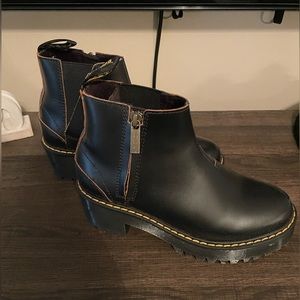 Dr Martens Rometty II zip heeled chelsea boots in black size 6 (runs big)